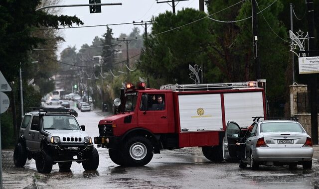 Κακοκαιρία: Προβλήματα σε όλη τη χώρα, κλειστοί δρόμοι στην Αθήνα – Νέα σύσκεψη στο υπουργείο Κλιματικής Κρίσης