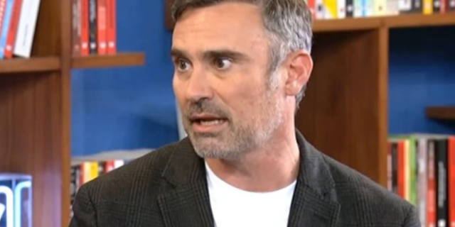 Καπουτζίδης: “Δεν θυμάμαι πώς ήμουν πριν την αποκάλυψη της σεξουαλικότητας μου”