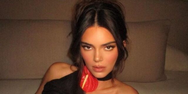 Kendall Jenner: Πίνει τεκίλα με το μαγιό της και εντυπωσιάζει