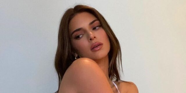 Kendall Jenner: Ποζάρει με λεοπάρ εσώρουχα και εντυπωσιάζει