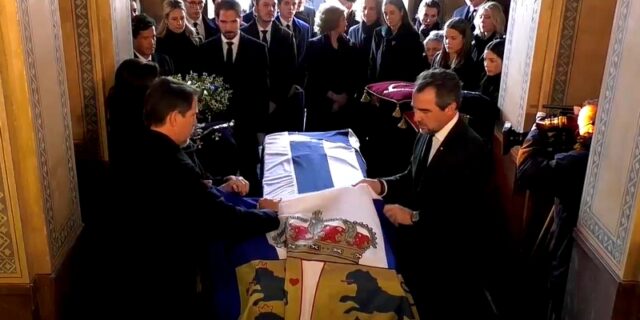 Κηδεία τέως βασιλιά Κωνσταντίνου: Όσα έγιναν σε Μητρόπολη και Τατόι