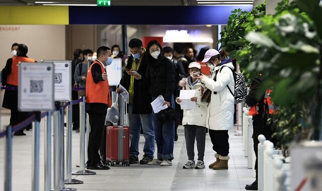 Κορονοϊός: Η Ευρώπη συνεχίζει να “οχυρώνεται” για την έξαρση της Κίνας – Μήνυμα στους πολίτες για τα ταξίδια στη χώρα