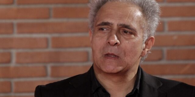 Χανίφ Κιουρέισι: Ο συγγραφέας νοσηλεύεται έπειτα από πτώση και “δεν ξέρει αν κάποια μέρα θα ξαναπερπατήσει”