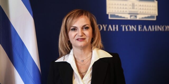 Βουλή: Ορκίστηκε Ελένη Μακρή-Θεοδώρου στη θέση του Χειμάρα