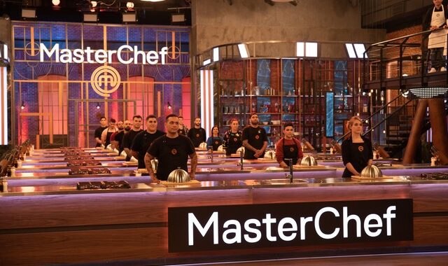 Masterchef: “Βόμβα” με τις φετινές αλλαγές – “Γαλλικά”, νεύρα και καμένα πιάτα