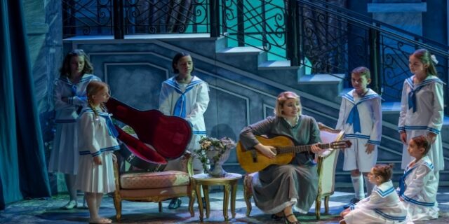 “Η Μελωδία της Ευτυχίας”: Ένα αγαπημένο μιούζικαλ στη σκηνή του θεάτρου του Κολλεγίου Αθηνών