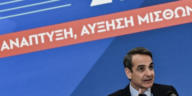 Μητσοτάκης – οικονομία: Το δίλημμα και οι παραπομπές στο μέλλον με την “μπάλα” στην εξέδρα