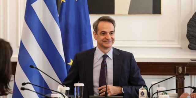 Συνέντευξη τύπου Μητσοτάκη τη Δευτέρα σε κλίμα προεκλογικών παροχών