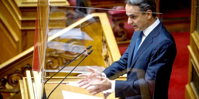 Η ενόχληση Μητσοτάκη για το ΕΑΜ και η απάντηση Τσίπρα