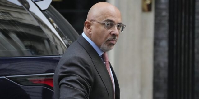Βρετανία: Ο Σούνακ “καρατόμησε” τον Ζαχάουι μετά από φορολογική παραβίαση