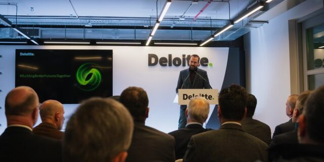 Deloitte: Νέα γραφεία στην Πάτρα – Δημιουργεί κέντρο για την ανάπτυξη νέων επιχειρήσεων