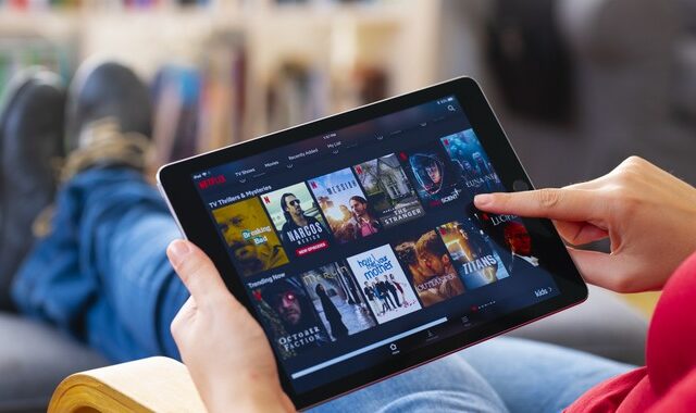 Τέλος το “Netflix and chill” για τους χρήστες κοινών κωδικών