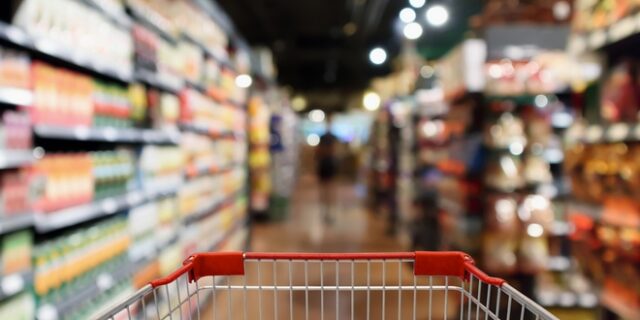 NielsenIQ: Αύξηση τζίρου λόγω πληθωρισμού για το οργανωμένο λιανεμπόριο τροφίμων το 2022
