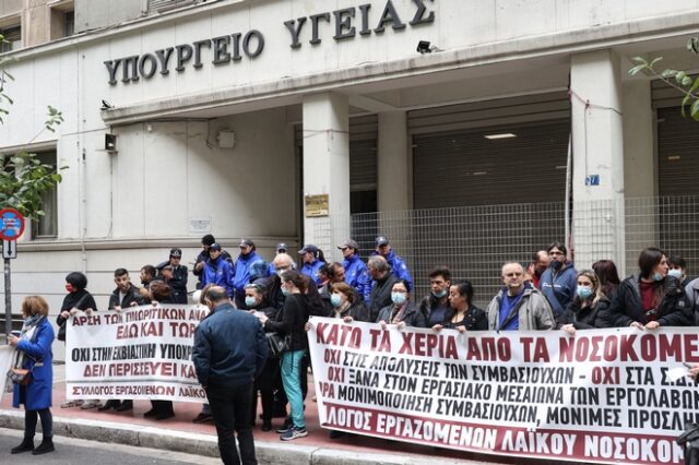 Στο χείλος του γκρεμού το ΕΣΥ – Γέννες με “ατομική ευθύνη” και διακομιδές σε καρότσα