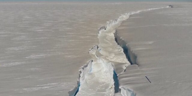 Ανταρκτική: Αποκολλήθηκε παγόβουνο ίσο με το Λονδίνο – Σοκαριστικό βίντεο
