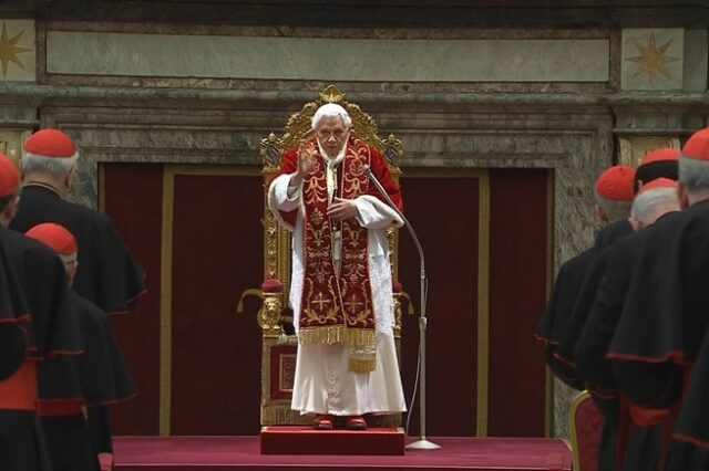 Πάπας Βενέδικτος: Τα κόκκινα παπούτσια του και ο κρυφός συμβολισμός