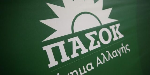 ΠΑΣΟΚ: Αλλοθι του Μητσοτάκη ο Τσίπρας – Γκεμπελικές πρακτικές οι αναφορές στις παρακολουθήσεις
