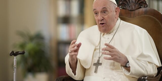 Βατικανό: Ο πάπας Φραγκίσκος παραμένει στο νοσοκομείο