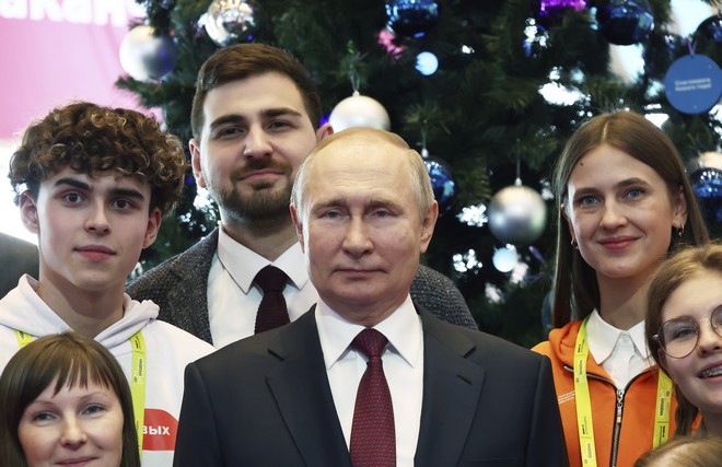 Ουκρανία: Ο Πούτιν ανακοίνωσε εκεχειρία για να γιορτάσει τα Χριστούγεννα – Η απάντηση Ζελένσκι