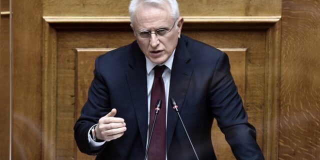 Ραγκούσης: “Ποιος κυβερνητικός επέβαλε την παράνομη μετάταξη του σταθμάρχη;”