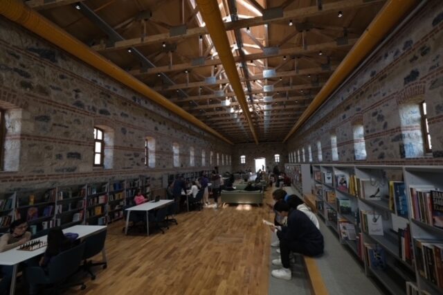 Δείτε τη μεγαλύτερη βιβλιοθήκη της Κωνσταντινούπολης –  Είναι μία από τις κορυφαίες της Ευρώπης
