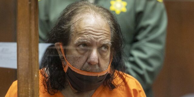 Ron Jeremy: Ο πρώην πορνοστάρ κρίθηκε ανίκανος να δικαστεί για τους βιασμούς
