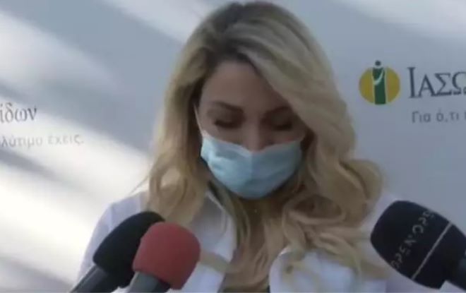 Κωνσταντίνα Σπυροπούλου: “Λύγισε” κατά την έξοδό της απο το μαιευτήριο