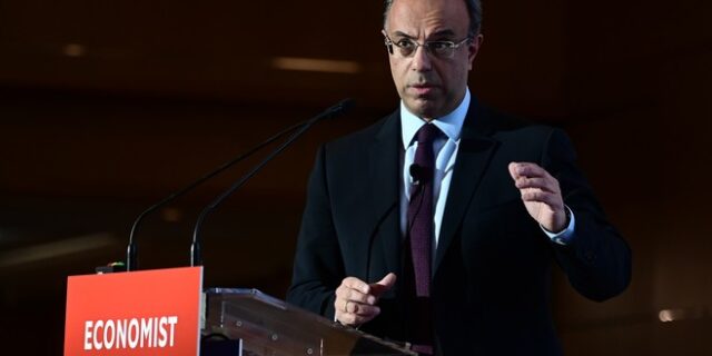 Σταϊκούρας στον Economist: “Η Ελλάδα τα κατάφερε και γύρισε σελίδα”