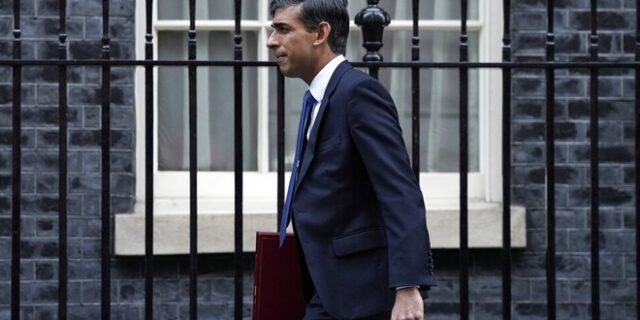 Ρίσι Σούνακ: Πρόστιμο επειδή δεν φορούσε ζώνη στο αυτοκίνητο