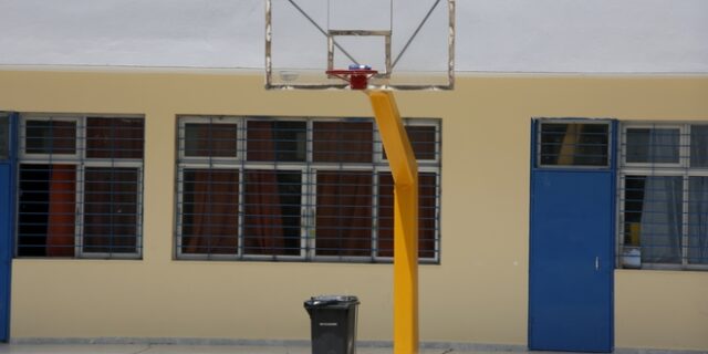 Ξάνθη: Ο δήμαρχος κλείνει τα σχολεία… για τη συναυλία του Τριαντάφυλλου