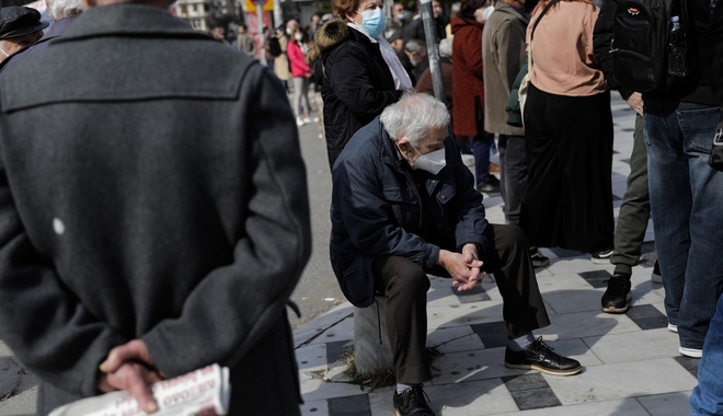 Συνταξιούχοι: Προεκλογική ρελάνς με νέες εξαγγελίες μετά τον αφανισμό των αυξήσεων λόγω “προσωπικής διαφοράς”