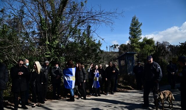 Κηδεία τέως βασιλιά Κωνσταντίνου: Δεκάδες πολίτες στο Τατόι για να τον συνοδεύσουν στην τελευταία του κατοικία