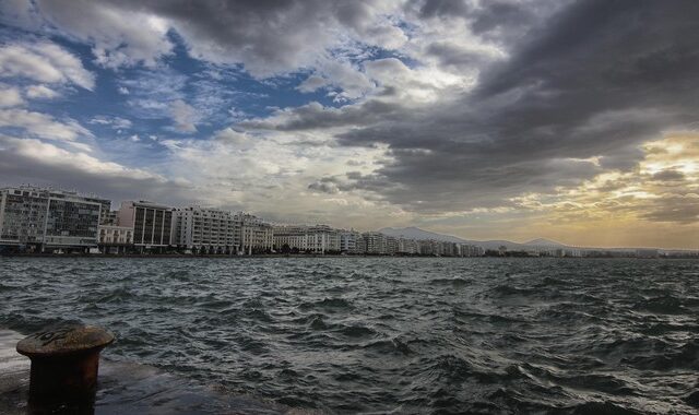 Καιρός Θεσσαλονίκη: Νεφώσεις με τοπικές βροχές το μεσημέρι και το απόγευμα
