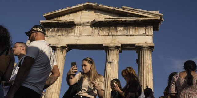 Τα πρώτα μηνύματα και οι προκλήσεις της τουριστικής βιομηχανίας για το 2023