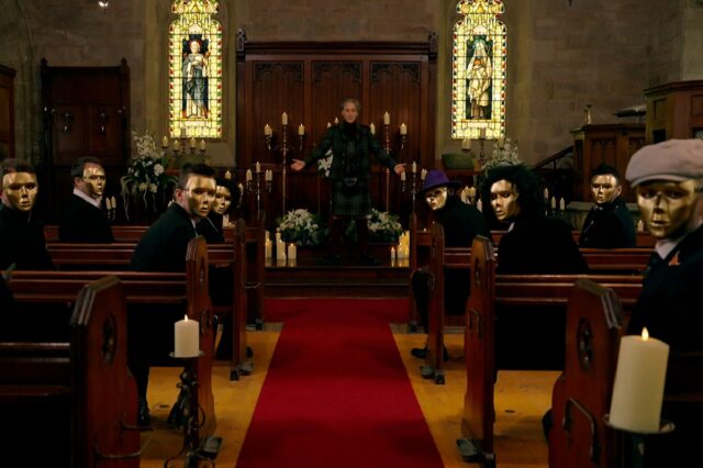 The Traitors: Σε αυτό το ριάλιτι, όλοι ψάχνουν να βρουν τους προδότες δολοφόνους