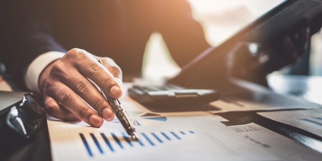 Πόσοι τραπεζίτες στην ΕΕ κερδίζουν πάνω από 1 εκατ. ευρώ το χρόνο