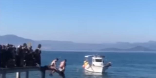 Φθιώτιδα: Η στιγμή του τραυματισμού του 22χρονου βουτώντας για τον Σταυρό – Τι καταγγέλλει ο πατέρας του