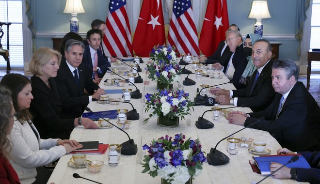 Τσαβούσογλου: Κάλεσε τις ΗΠΑ να διατηρήσουν ίσες αποστάσεις απέναντι σε Τουρκία και Ελλάδα