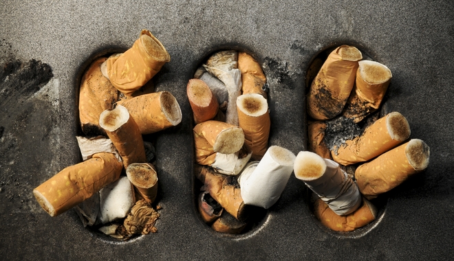 Ισπανία: Οι καπνοβιομηχανίες θα χρεώνονται για να μαζεύονται οι γόπες από τον δημόσιο χώρο