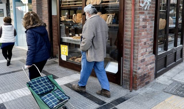 Ευρωβαρόμετρο: Το κόστος ζωής τρομάζει τους Έλληνες