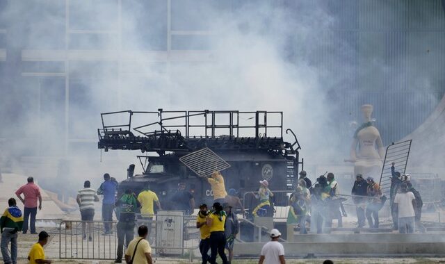 Βραζιλία: Υπό έλεγχο τα κυβερνητικά κτίρια μετά το χάος από τους υποστηρικτές του Μπολσονάρο