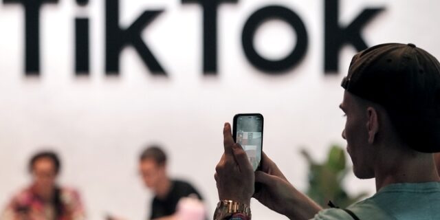 Κατασκοπεία και εθισμός: Γιατί το TikTok “τρομάζει” την Ευρώπη
