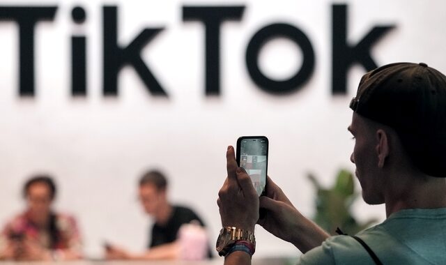 Κατασκοπεία και εθισμός: Γιατί το TikTok “τρομάζει” την Ευρώπη