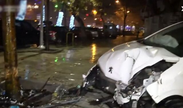 Θεσσαλονίκη: Σφοδρή σύγκρουση αυτοκινήτου σε κολόνα στον Βαρδάρη