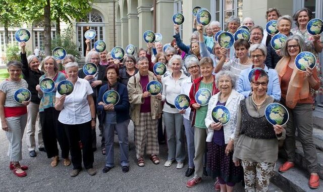 KlimaSeniorinnen: Εκδικάζεται η υπόθεσή τους στο ΕΔΑΔ – Γιατί μηνύουν την Ελβετία