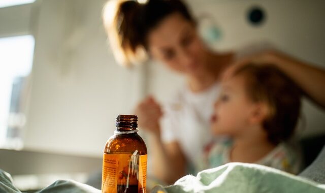 ΠΟΥ: Έρευνα σε φαρμακευτικές για αντιβηχικά σιρόπια που φέρονται να ευθύνονται για θανάτους παιδιών