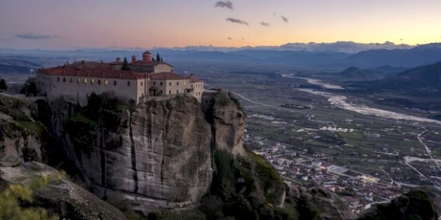 Le Monde: Τα Μετέωρα στο top 20 των παγκόσμιων προορισμών για το 2023
