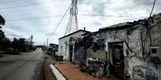 Τιμούν τους βασιλιάδες, ξεχνώντας τους θνητούς – Η περίπτωση της Βαρυμπόμπης