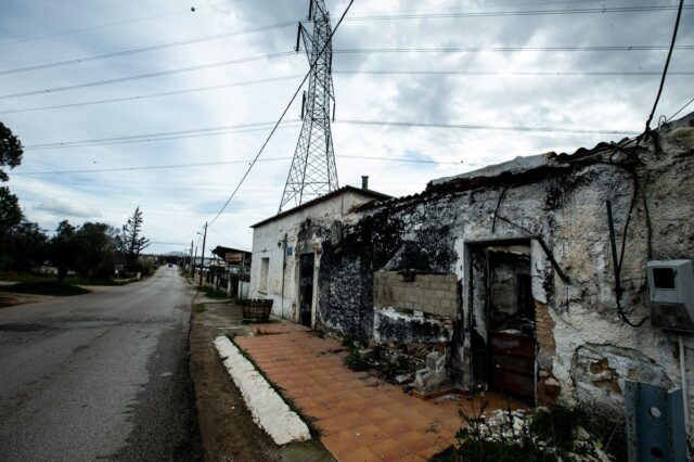 Τιμούν τους βασιλιάδες, ξεχνώντας τους θνητούς – Η περίπτωση της Βαρυμπόμπης