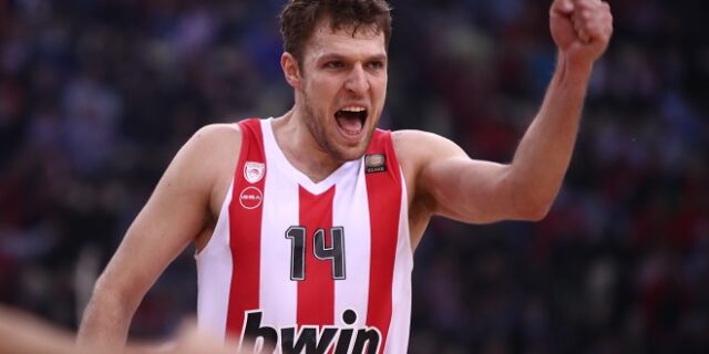 Ολυμπιακός: “Έδεσε” τον Βεζένκοβ στο Λιμάνι με “χρυσό” συμβόλαιο μέχρι το 2025